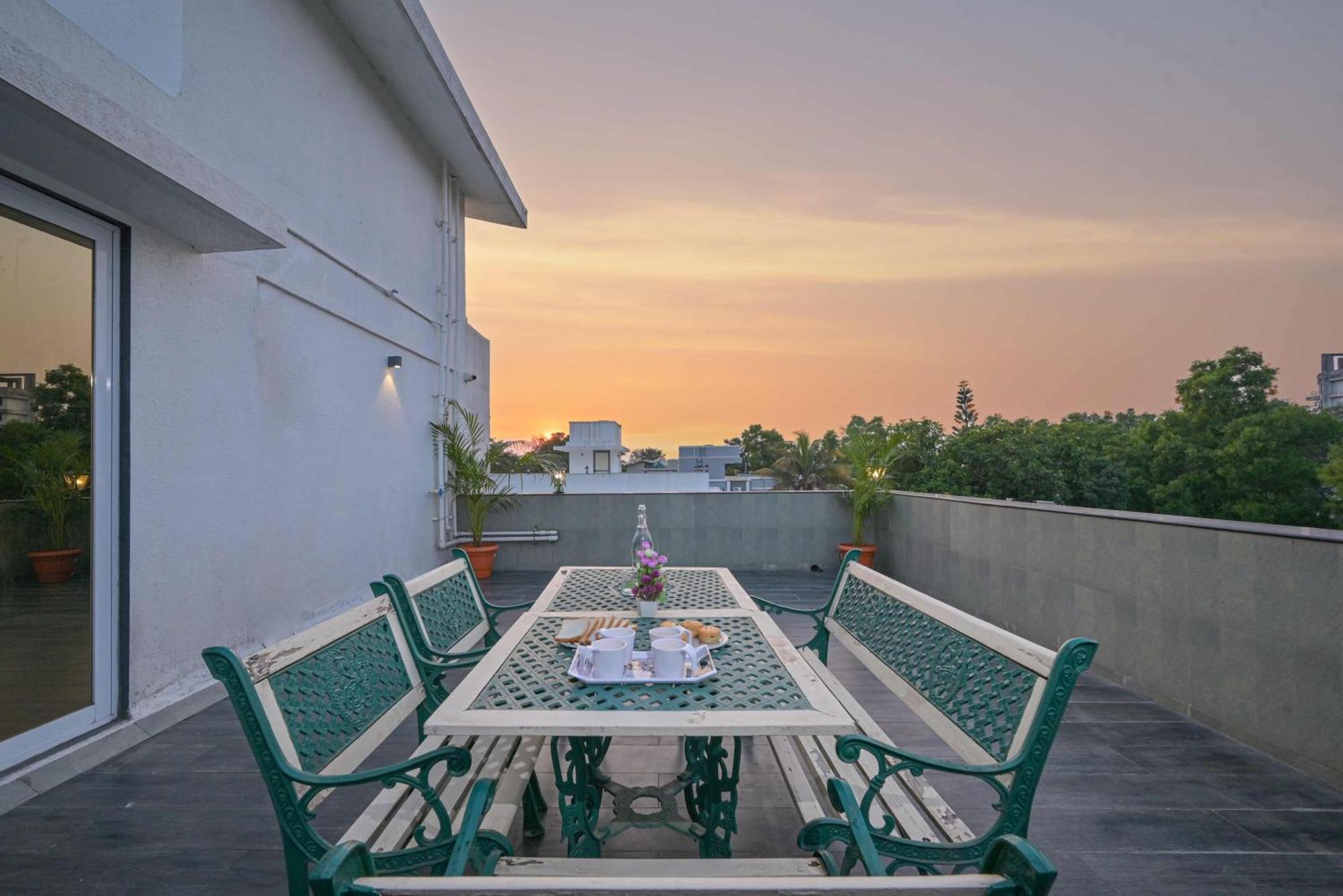 Elegant Villa By Tropicana Stays Lonavala Esterno foto
