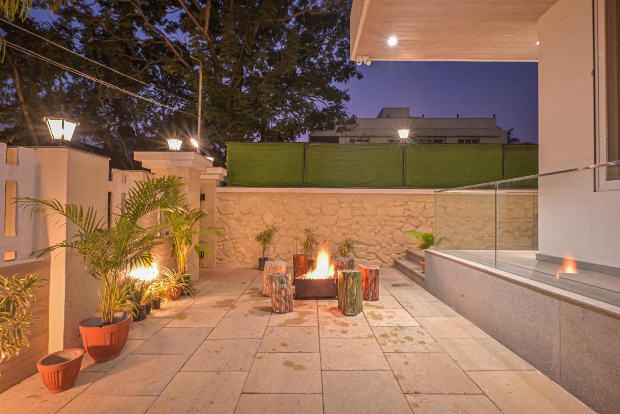 Elegant Villa By Tropicana Stays Lonavala Esterno foto