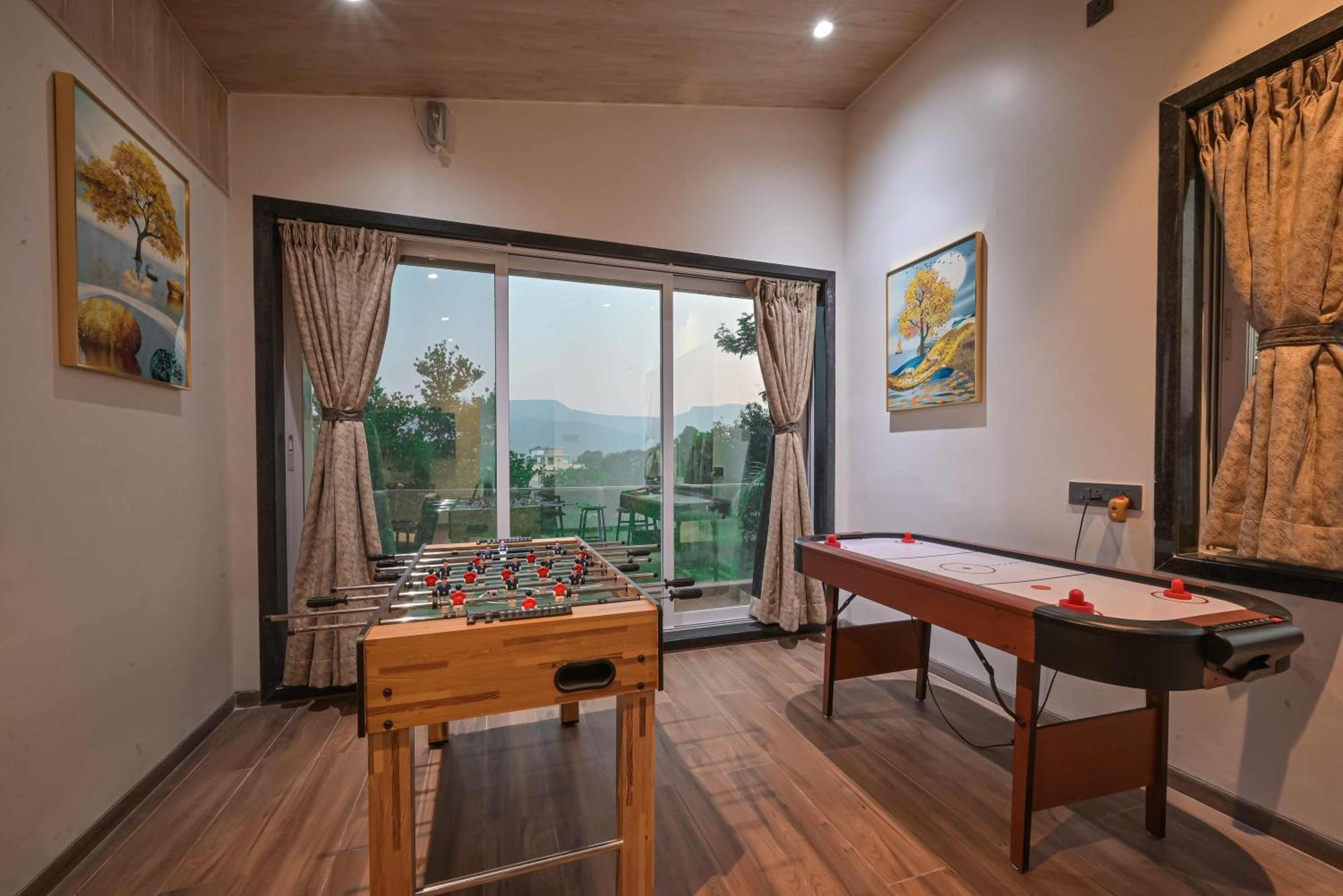 Elegant Villa By Tropicana Stays Lonavala Esterno foto
