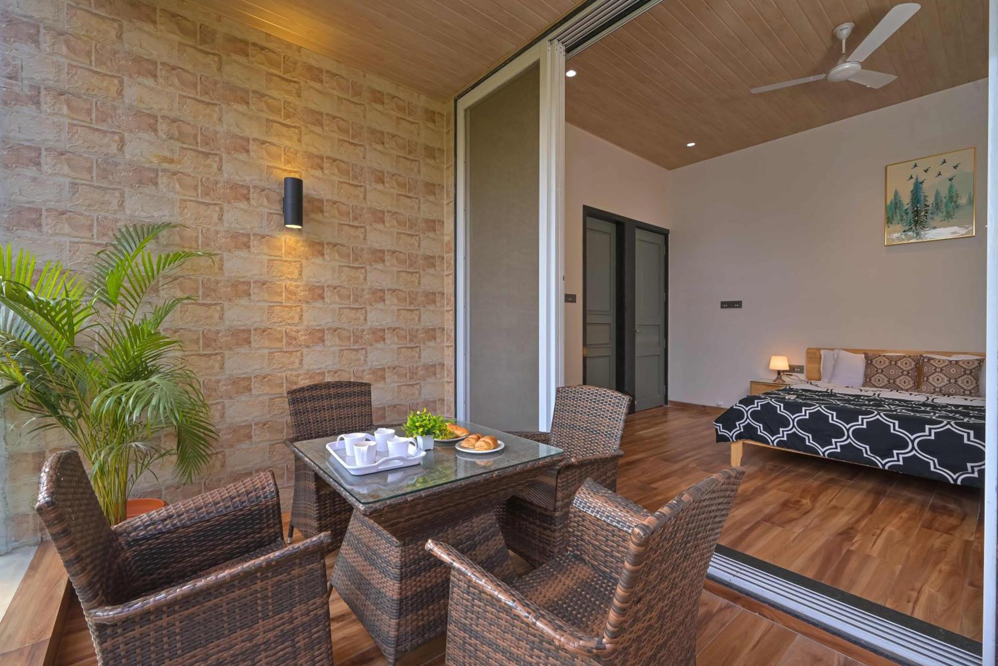 Elegant Villa By Tropicana Stays Lonavala Esterno foto