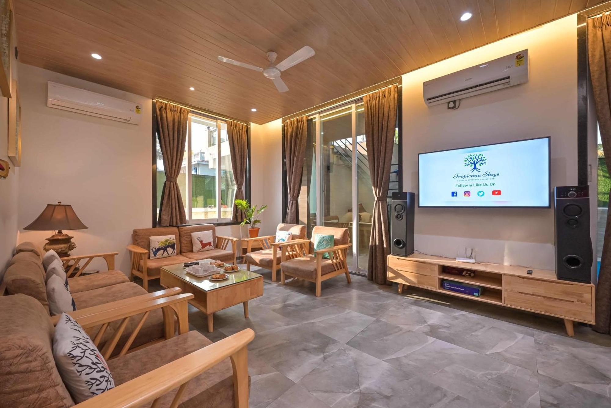 Elegant Villa By Tropicana Stays Lonavala Esterno foto
