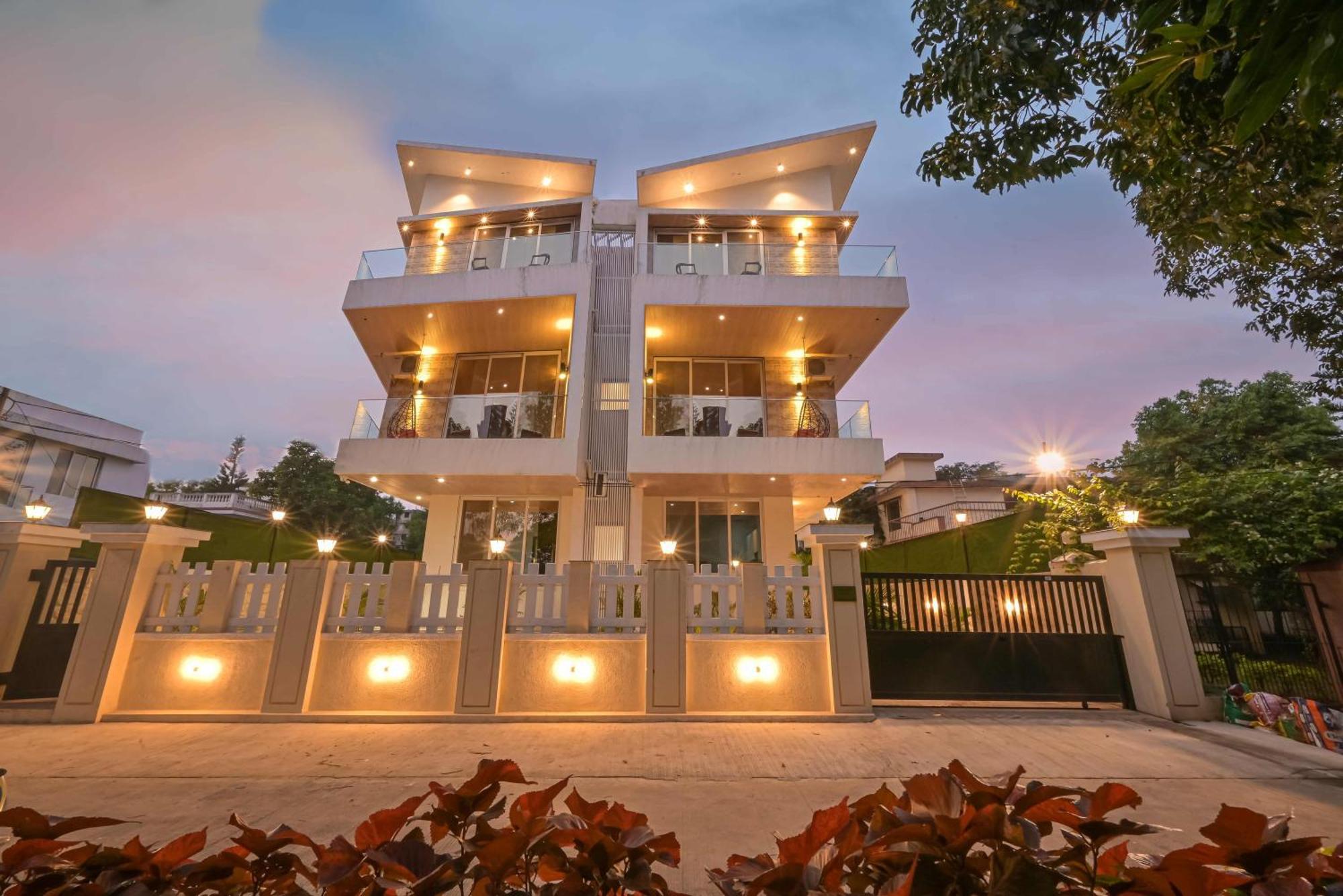 Elegant Villa By Tropicana Stays Lonavala Esterno foto